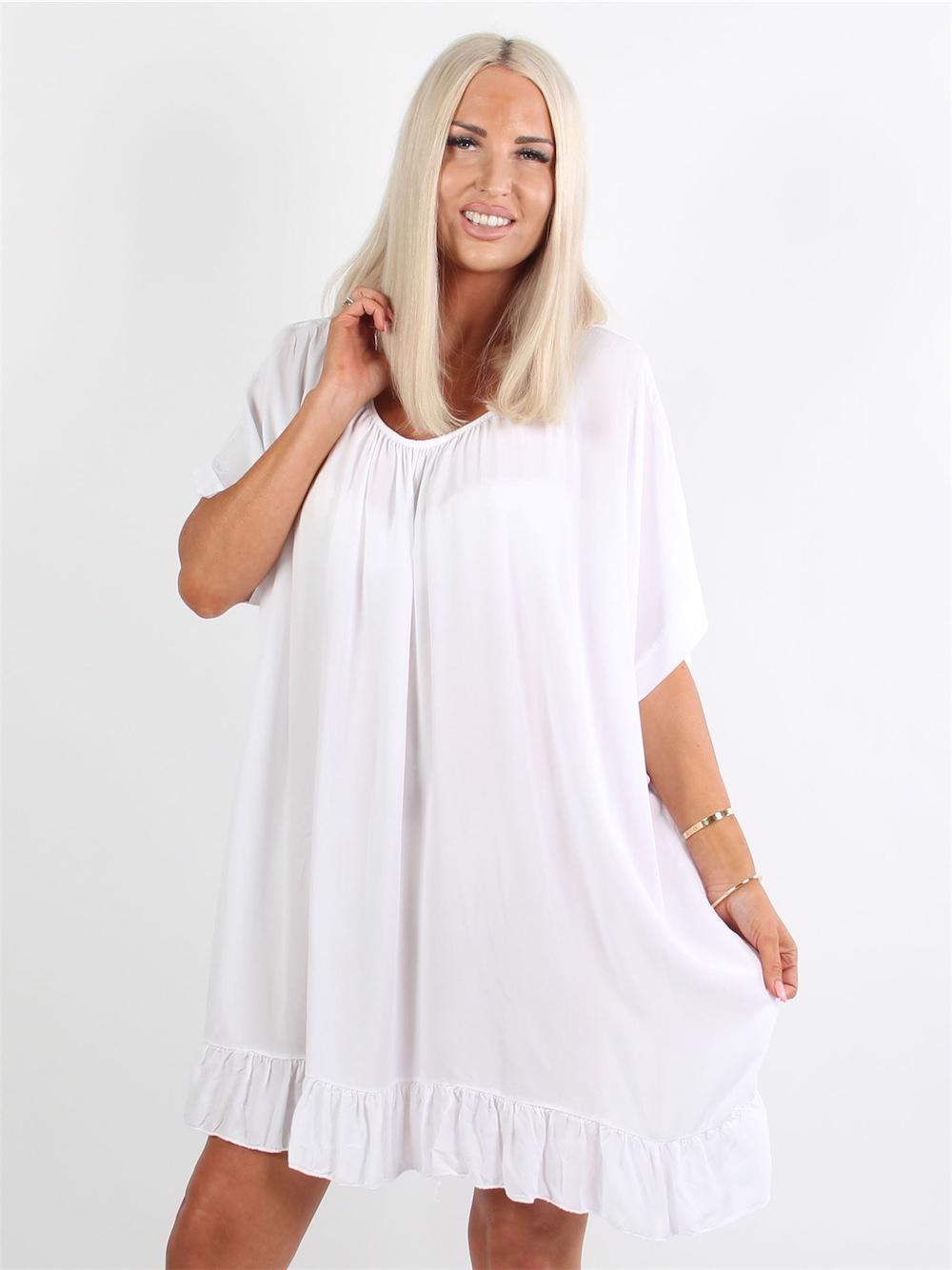 Florida - Sort bluse med lille flæsekant i bunden og dyb ryg